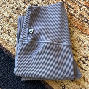 Women’s small Born Primitive leggings limitless